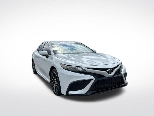 Used 2023 Toyota Camry SE FWD image 1