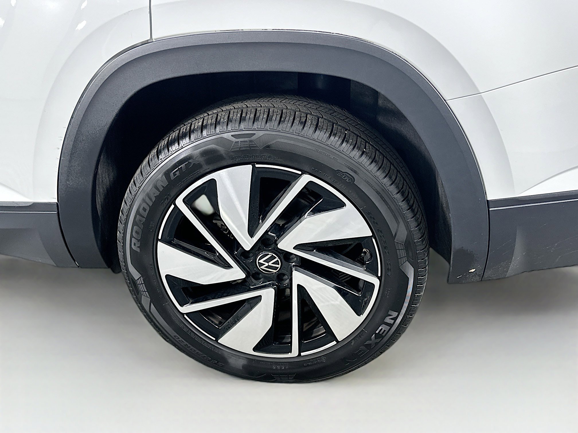 Used 2025 Volkswagen Atlas SE image 11