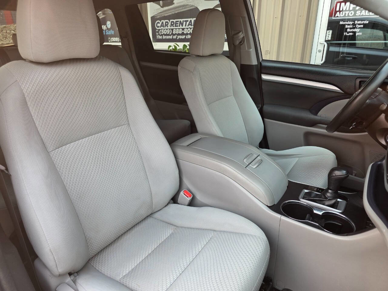 Used 2018 Toyota Highlander AWD V6 image 2