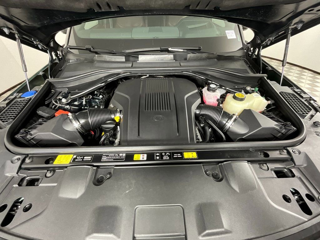 Used 2025 Land Rover Range Rover Long Wheelbase Autobiography image 28