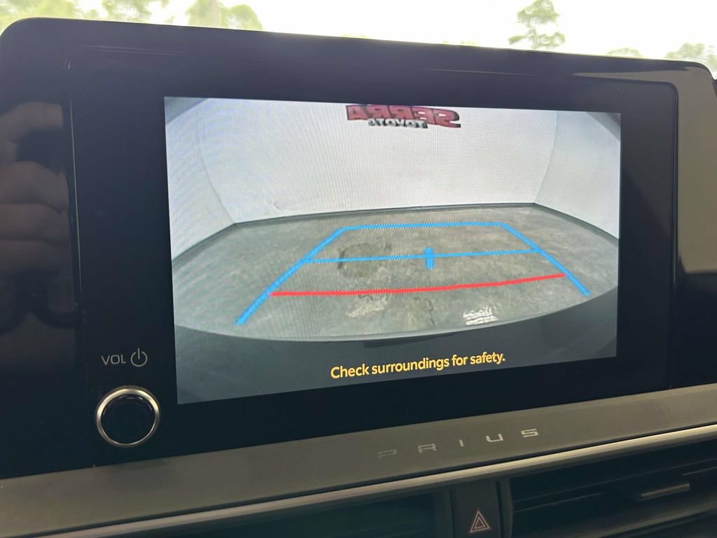 Certified 2025 Toyota Prius LE FWD image 22