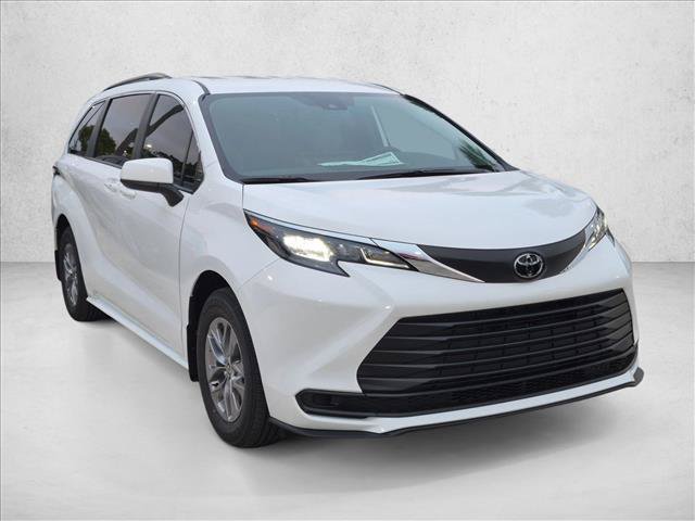 New 2026 Toyota Sienna LE FWD image 6