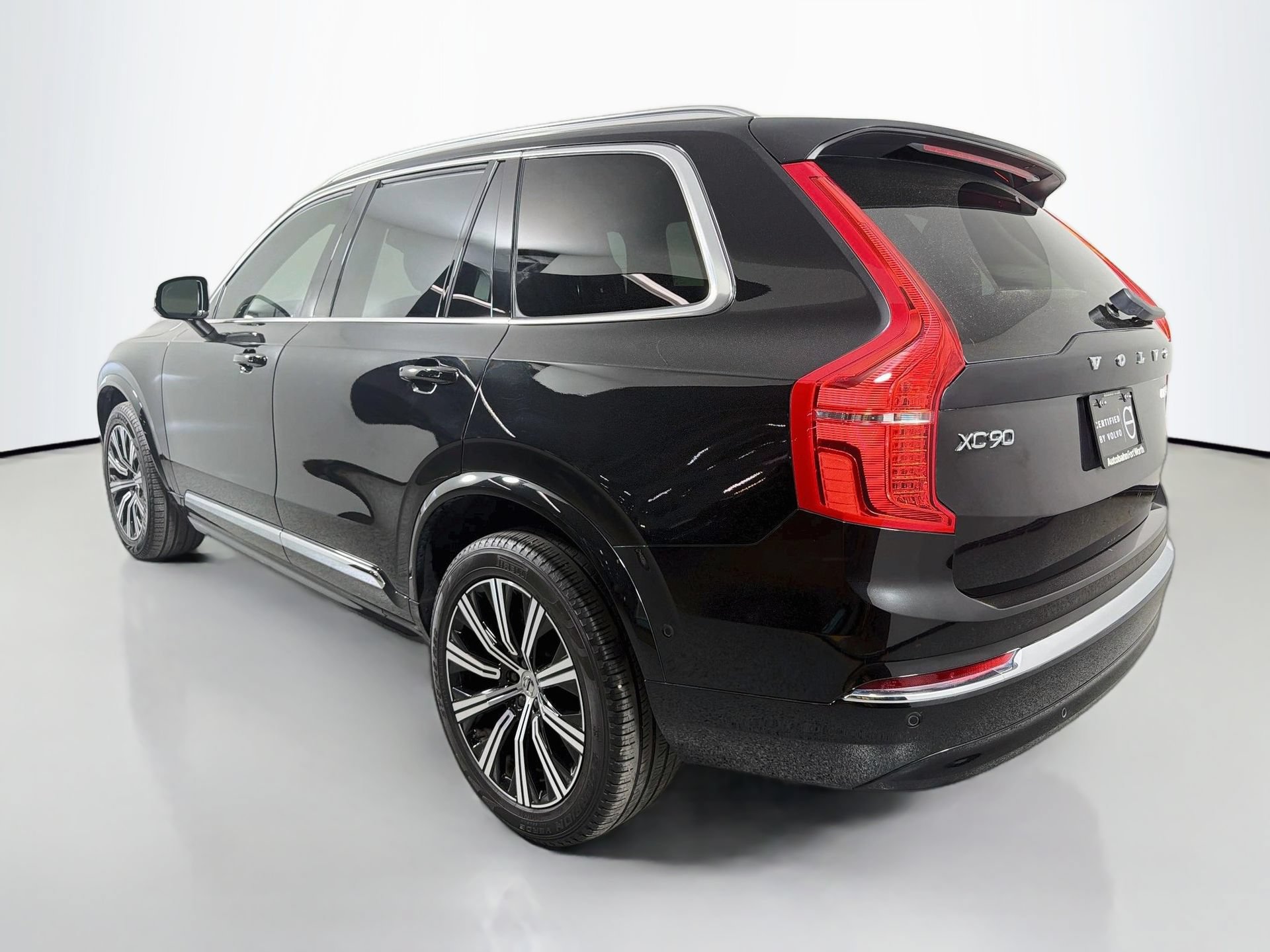 Certified 2024 Volvo XC90 B5 Plus AWD/4WD image 8