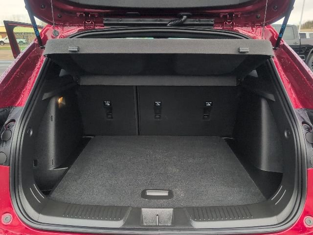 Used 2025 Chevrolet Trax RS w/ Driver Confidence Package FWD image 35