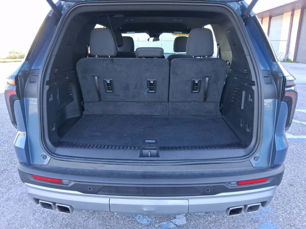 Used 2025 Chevrolet Traverse LT FWD image 22
