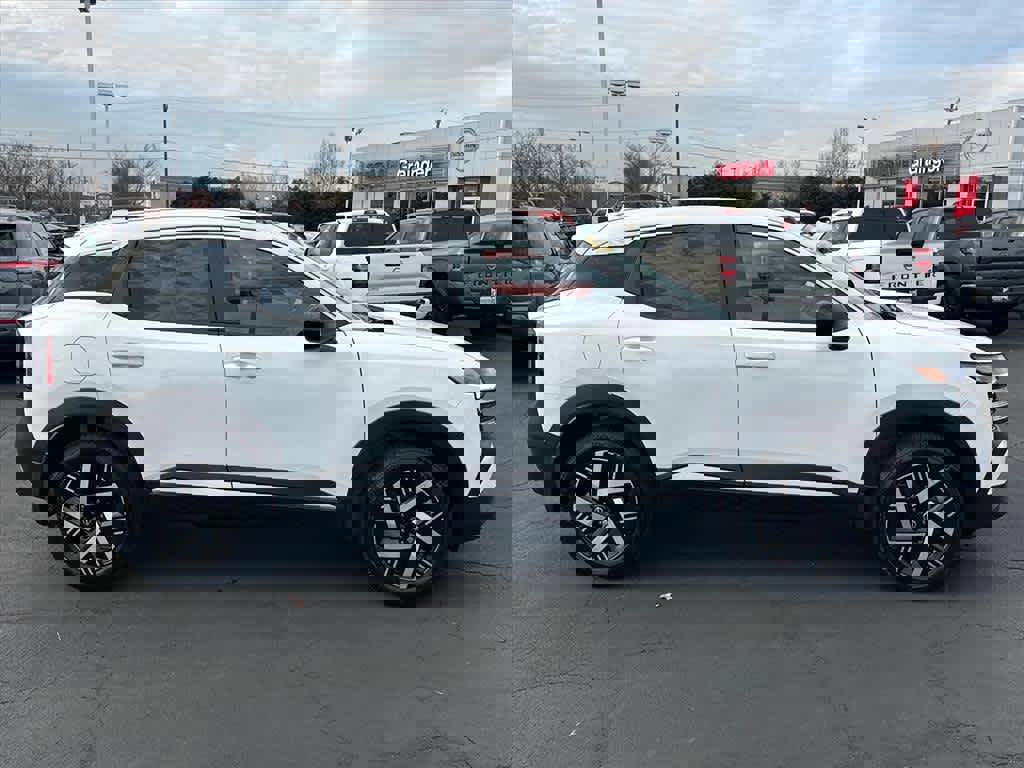 Used 2026 Nissan Kicks SV image 2