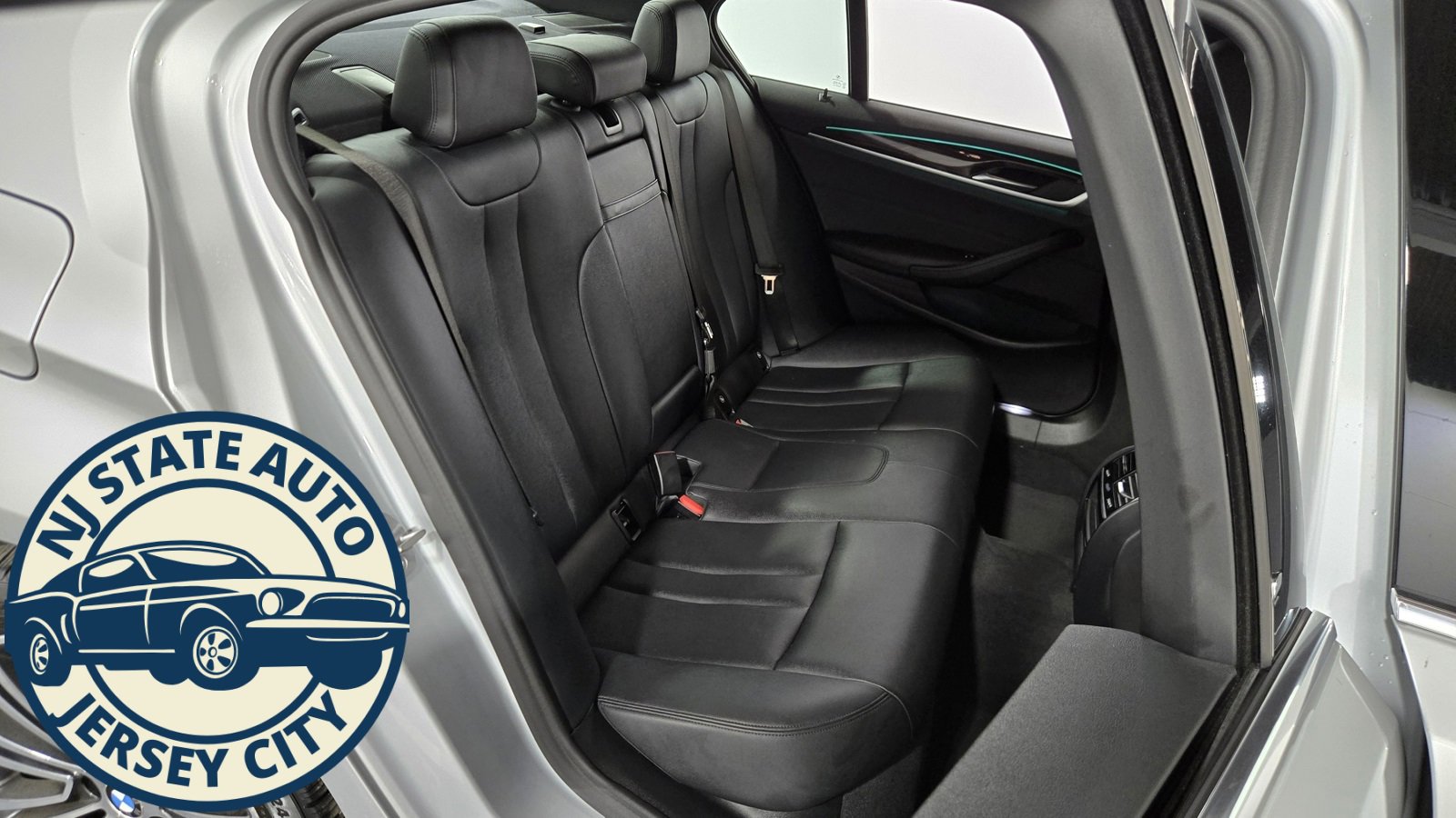 Used 2018 BMW 530i xDrive w/ Premium Package image 32