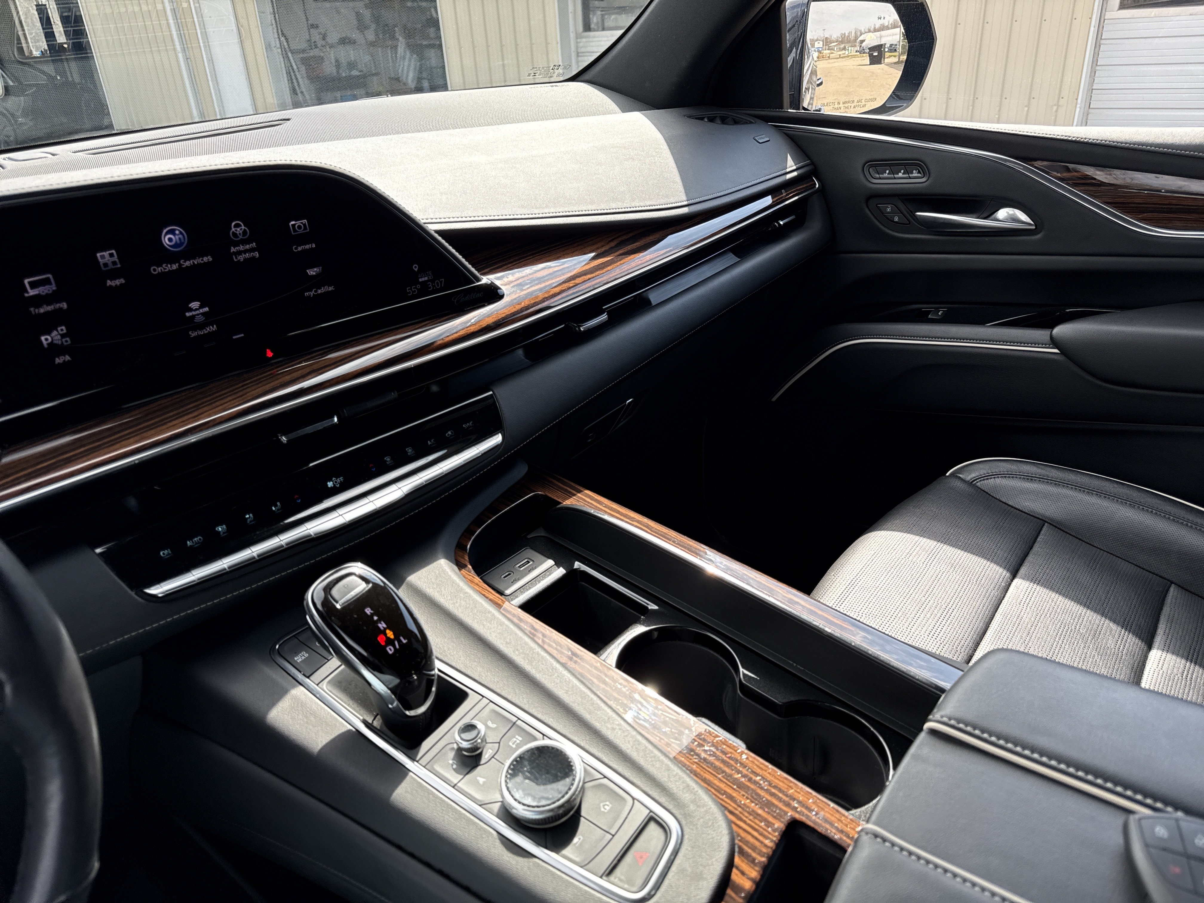 Used 2021 Cadillac Escalade Premium Luxury w/ Performance Package AWD/4WD image 27