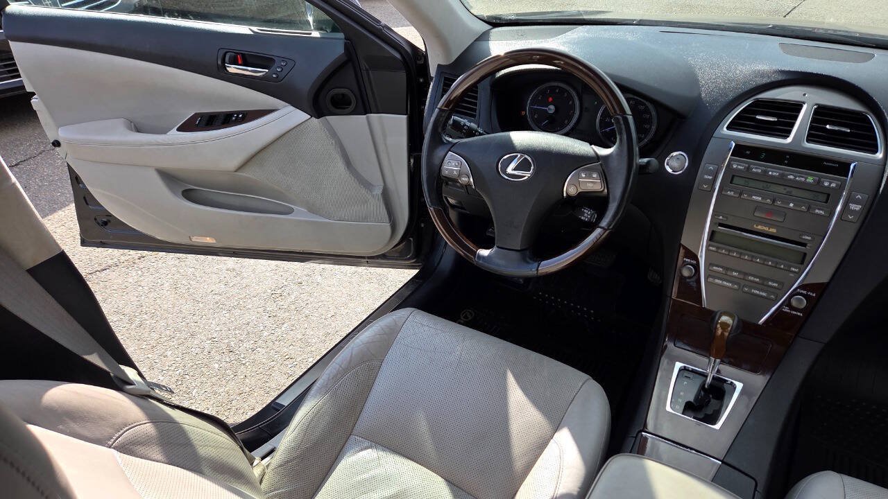 Used 2011 Lexus ES 350 w/ Preferred Accessory Package FWD image 37