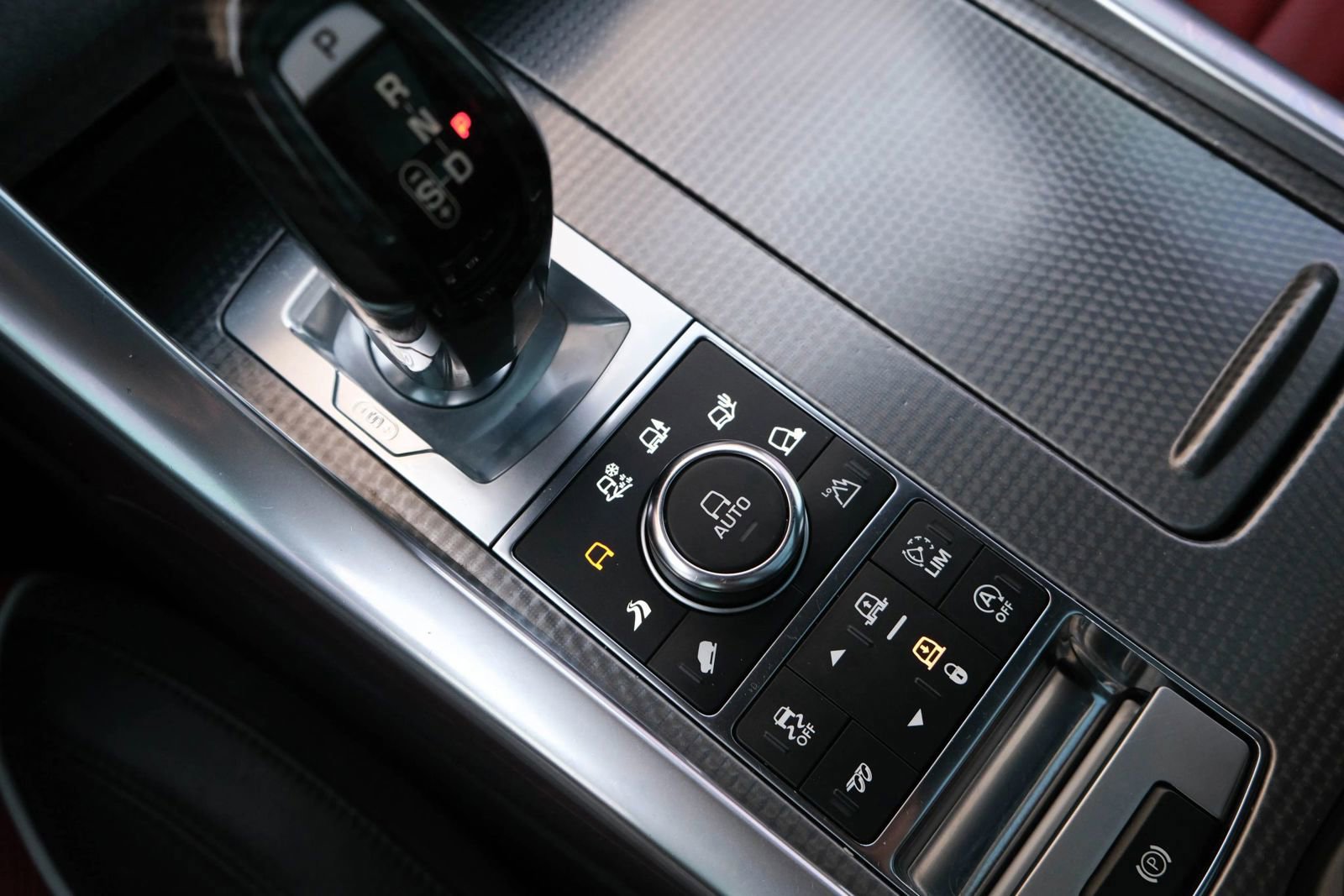 Used 2017 Land Rover Range Rover Sport SVR image 47