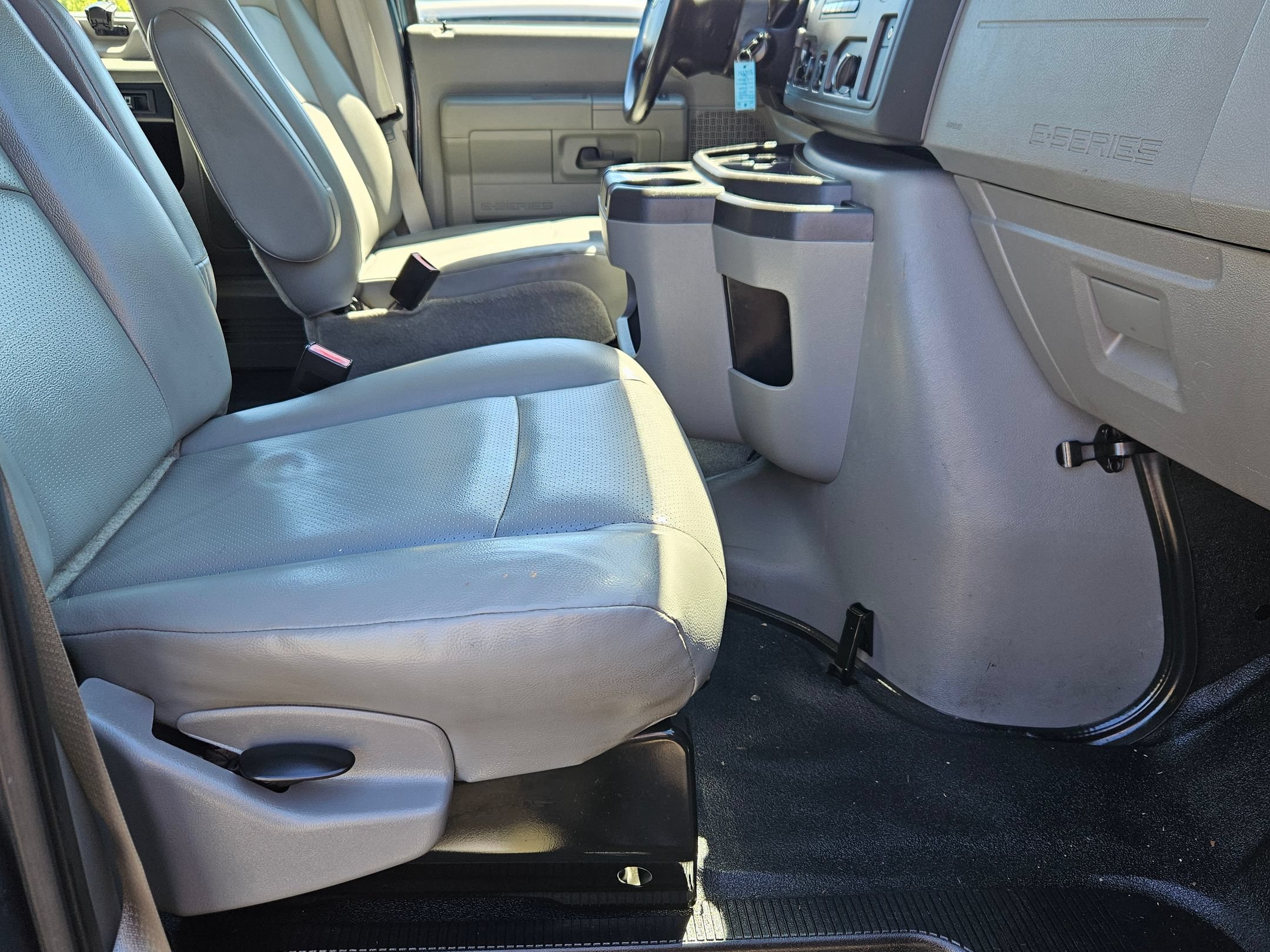 Used 2012 Ford E-150 and Econoline 150 Wagon w/ PWR Windows & Locks Group RWD image 25