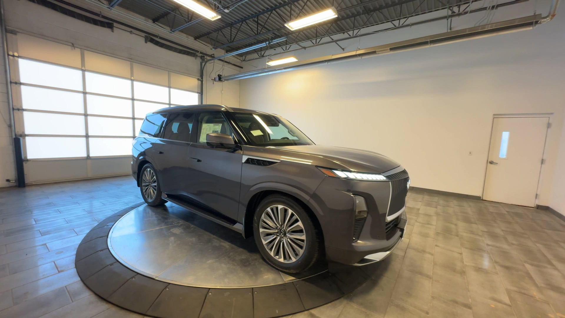 New 2026 INFINITI QX80 Luxe AWD/4WD image 2