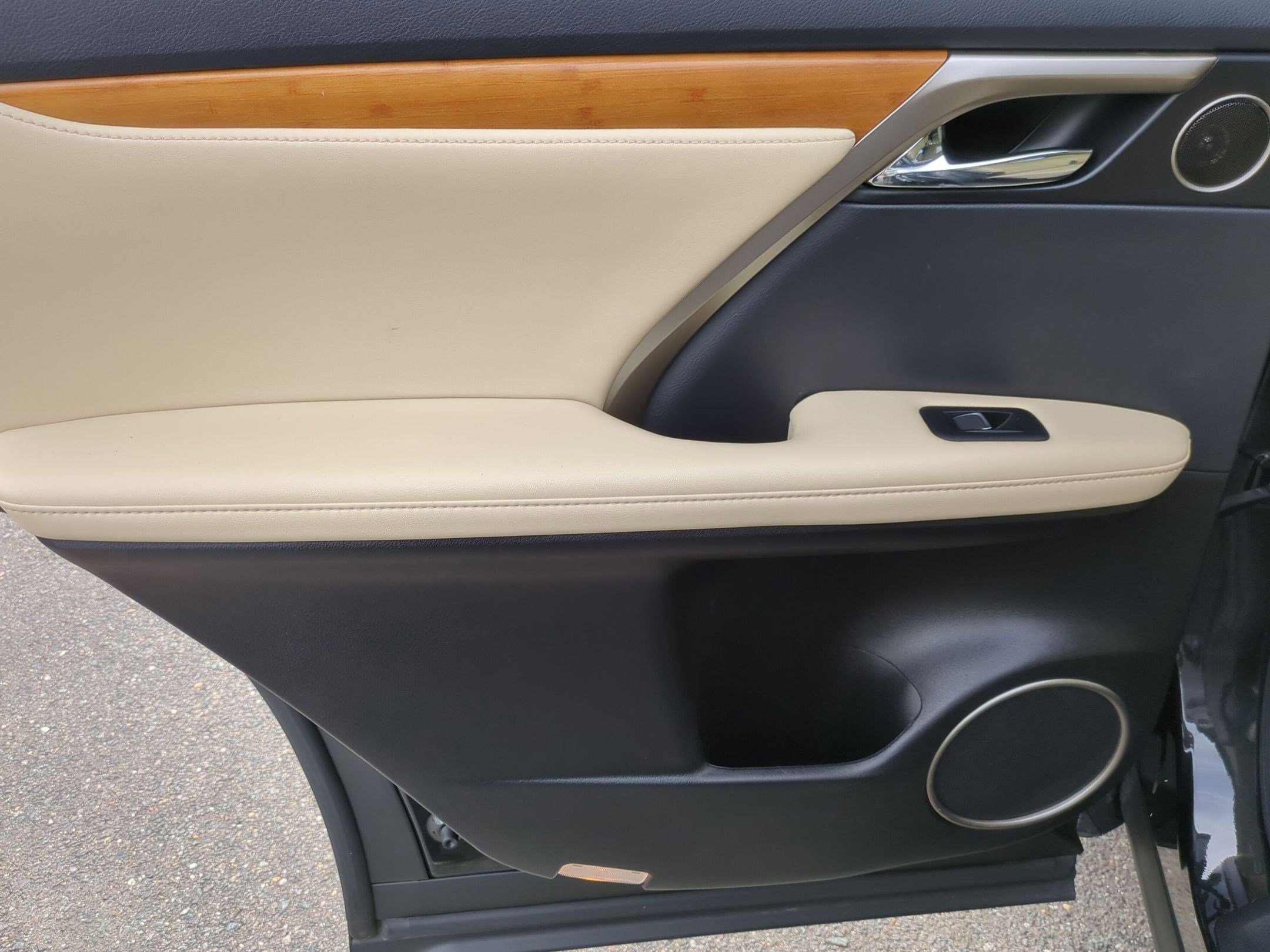 Used 2022 Lexus RX 450h AWD w/ Premium Package image 28