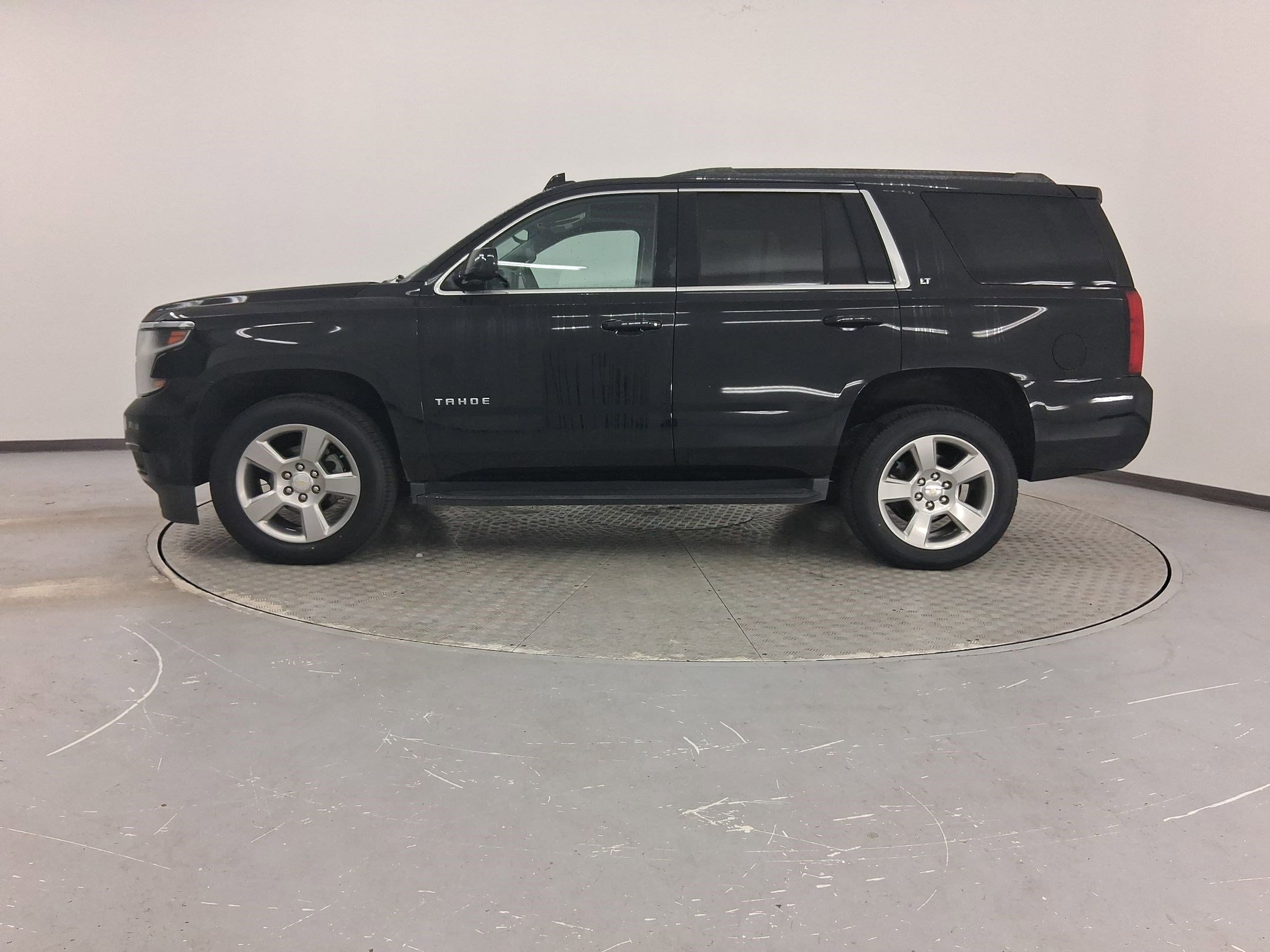 Used 2017 Chevrolet Tahoe LT image 2