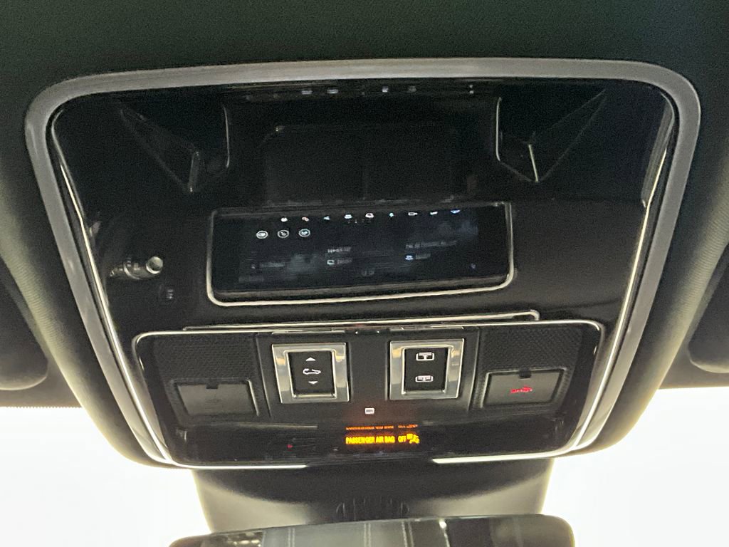 Used 2018 Land Rover Range Rover Velar R-Dynamic SE AWD/4WD image 13