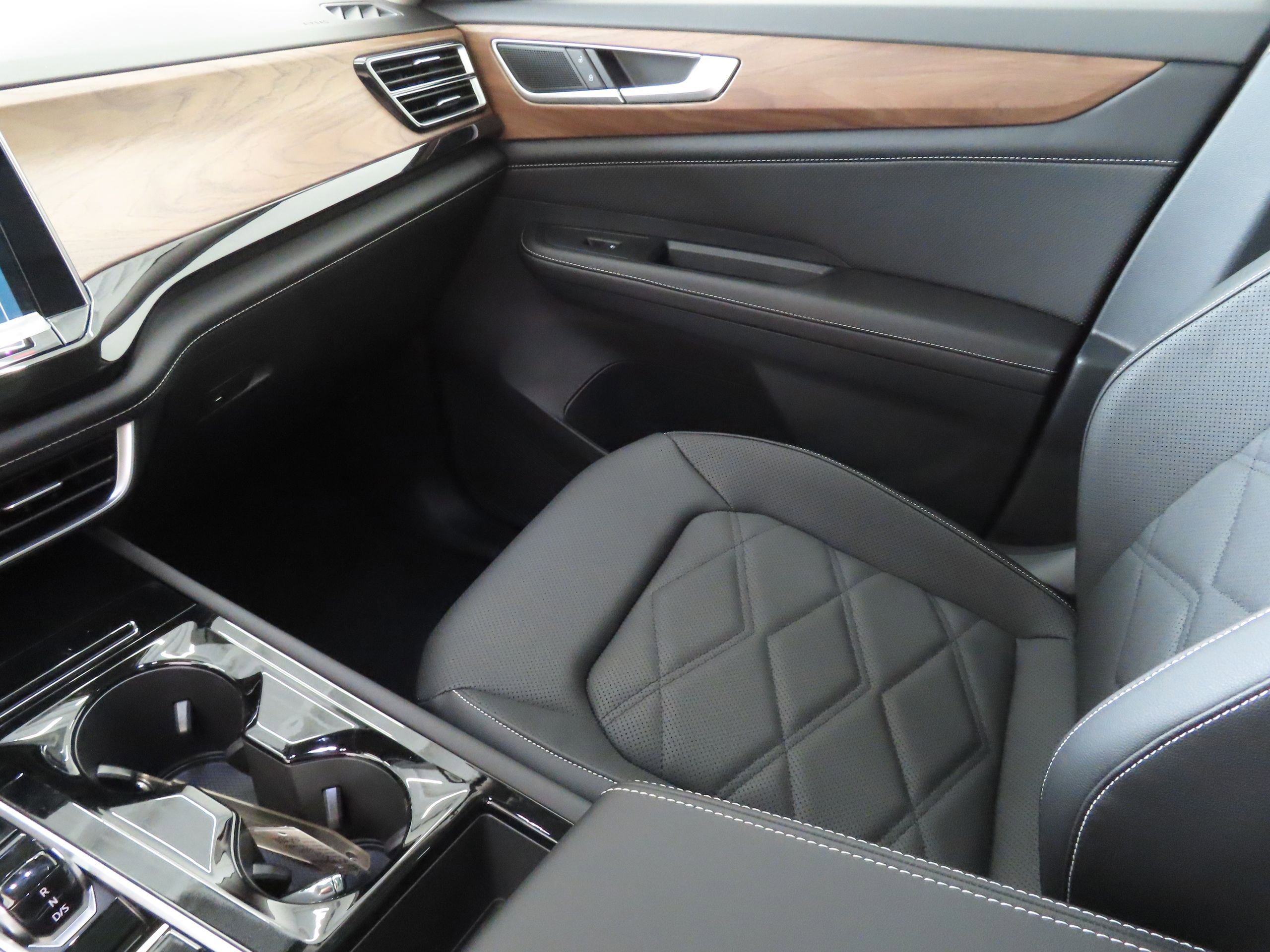 New 2025 Volkswagen Atlas SE FWD image 20