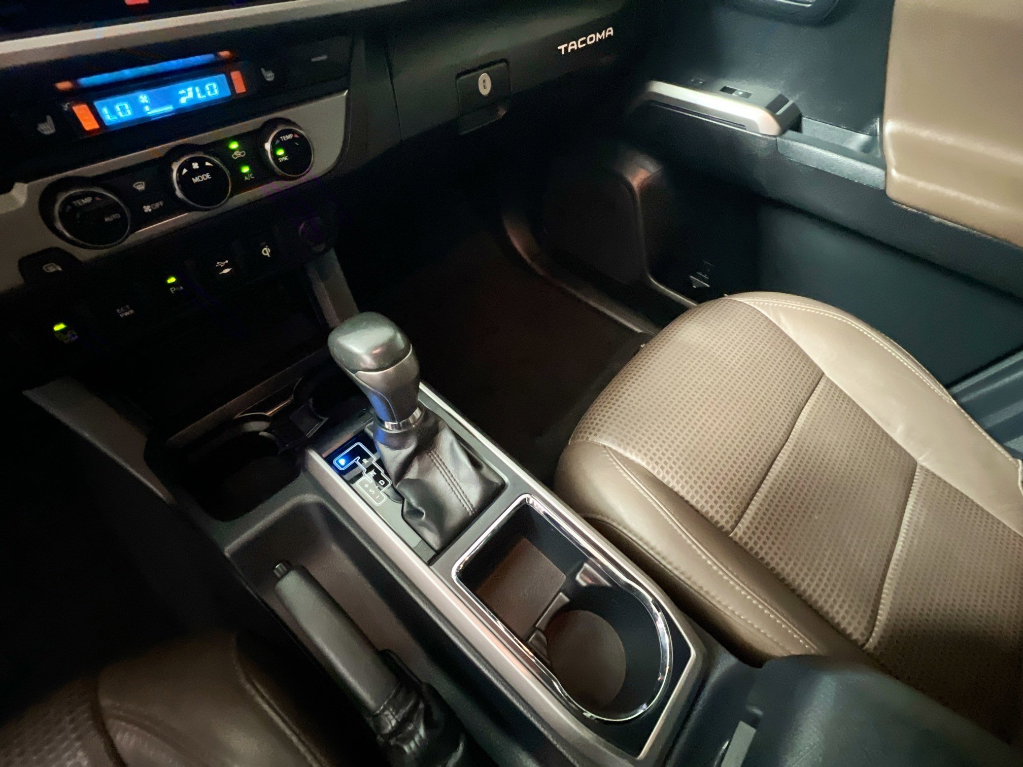 Used 2017 Toyota Tacoma Limited image 26