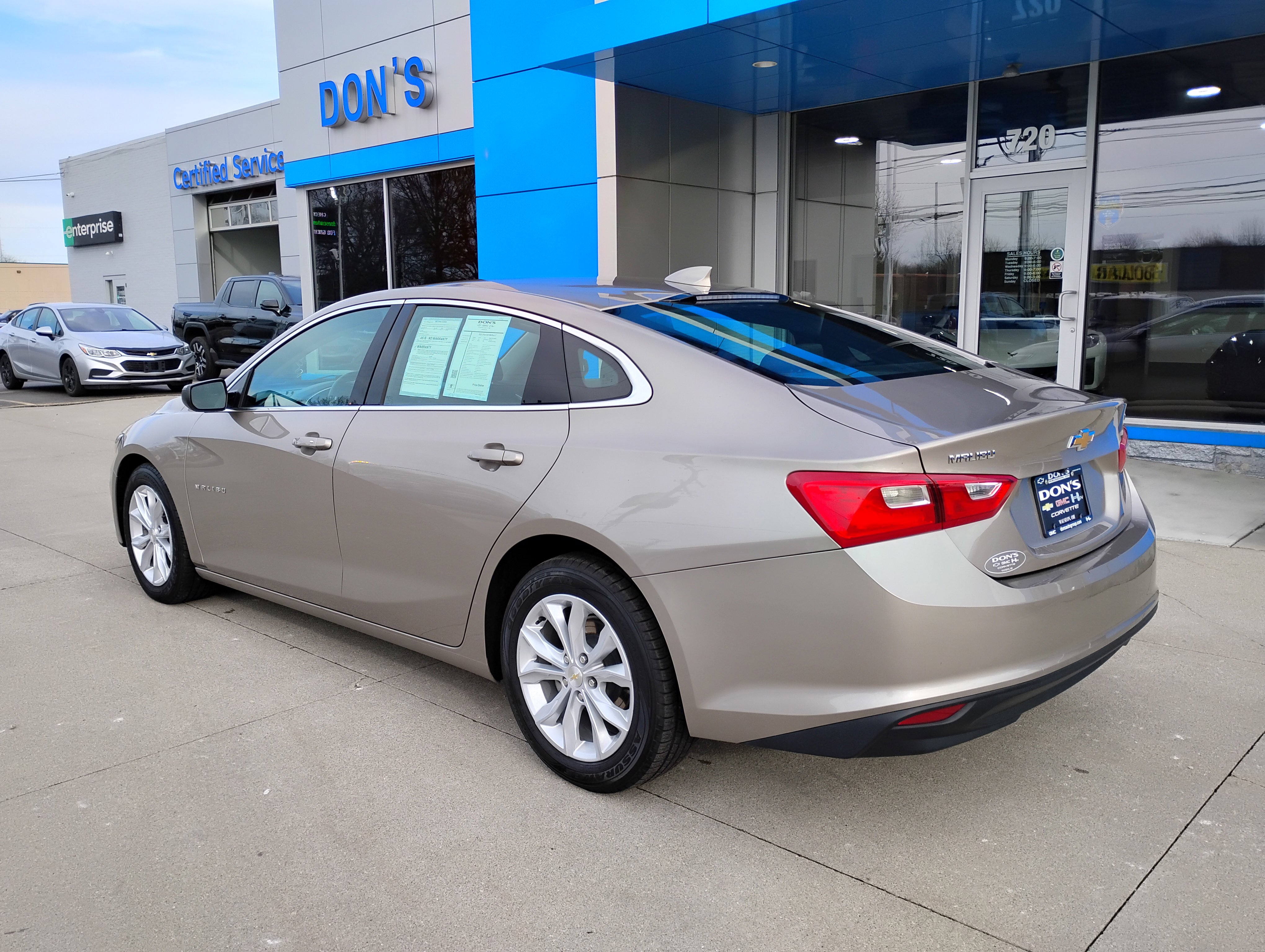 Used 2023 Chevrolet Malibu LT image 2