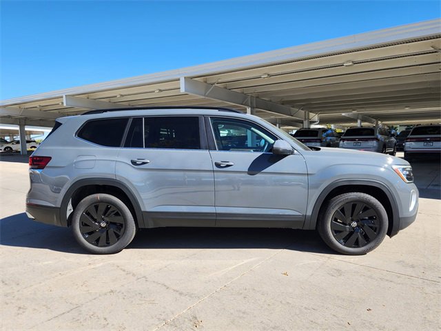 New 2026 Volkswagen Atlas SE image 2