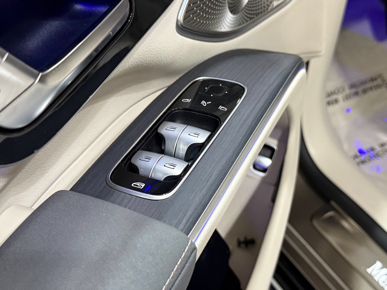 New 2026 Mercedes-Benz EQS 400 4MATIC SUV image 16