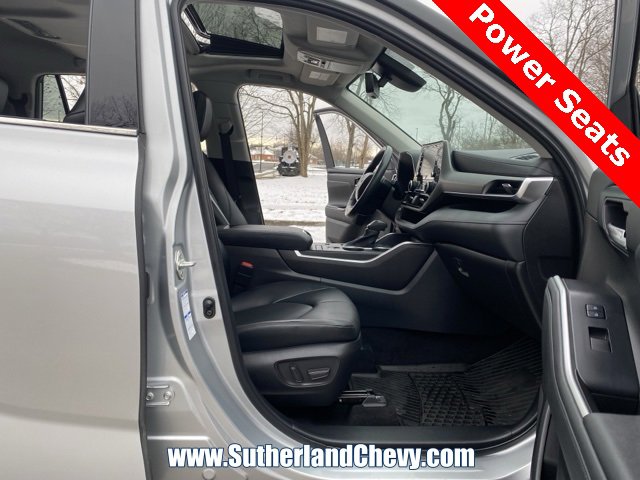 Used 2022 Toyota Highlander XLE image 17