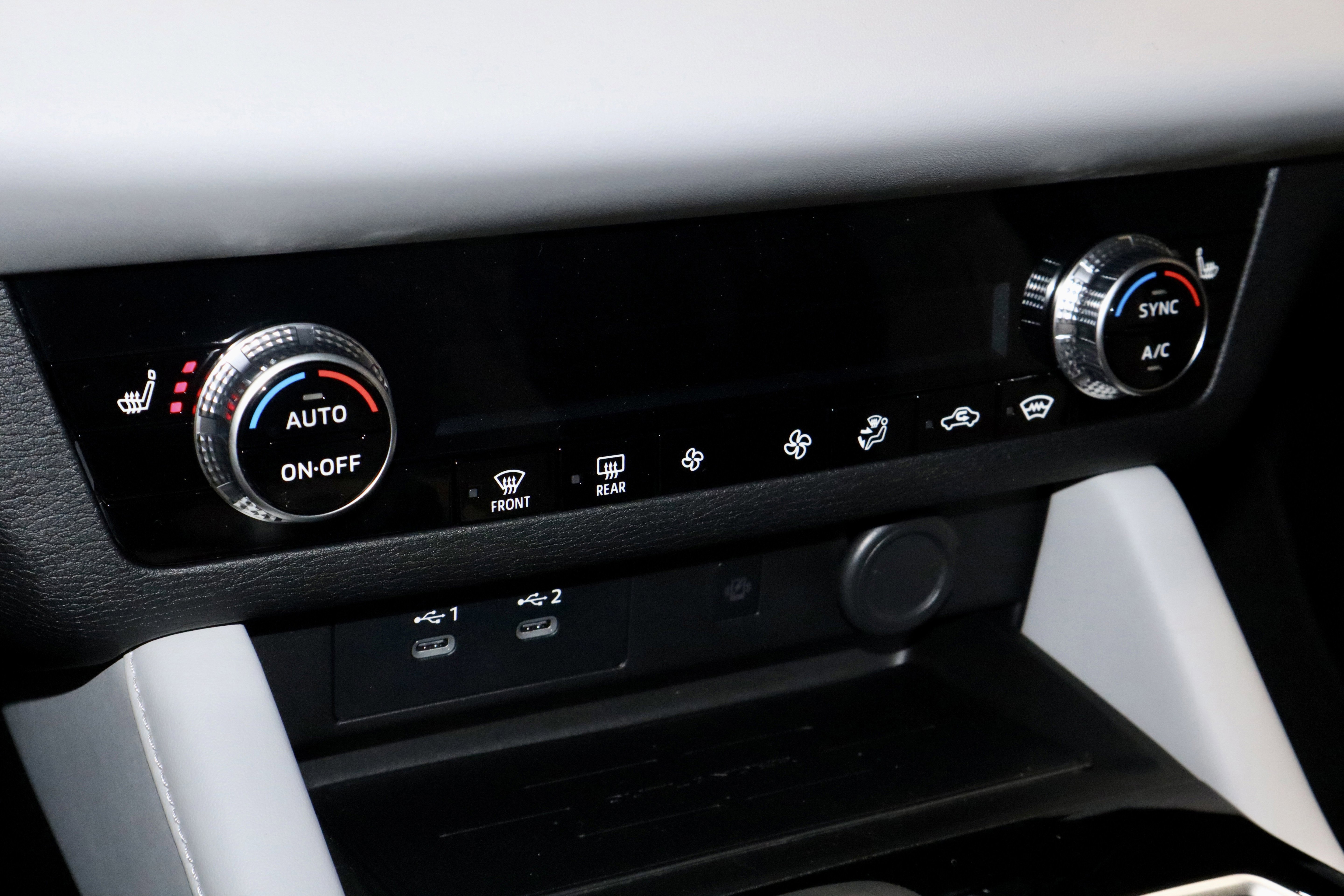 New 2025 Mitsubishi Outlander SE image 25