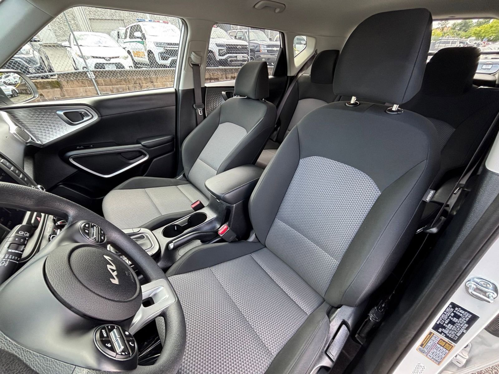 Used 2025 Kia Soul LX w/ LX Technology Package FWD image 34