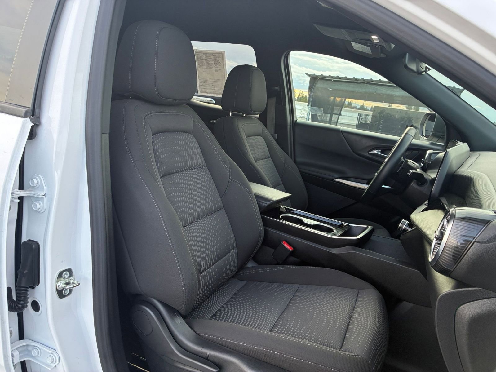 Used 2025 Chevrolet Equinox LT image 35