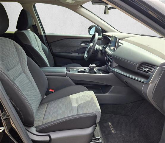 Used 2023 Nissan Rogue SV image 19