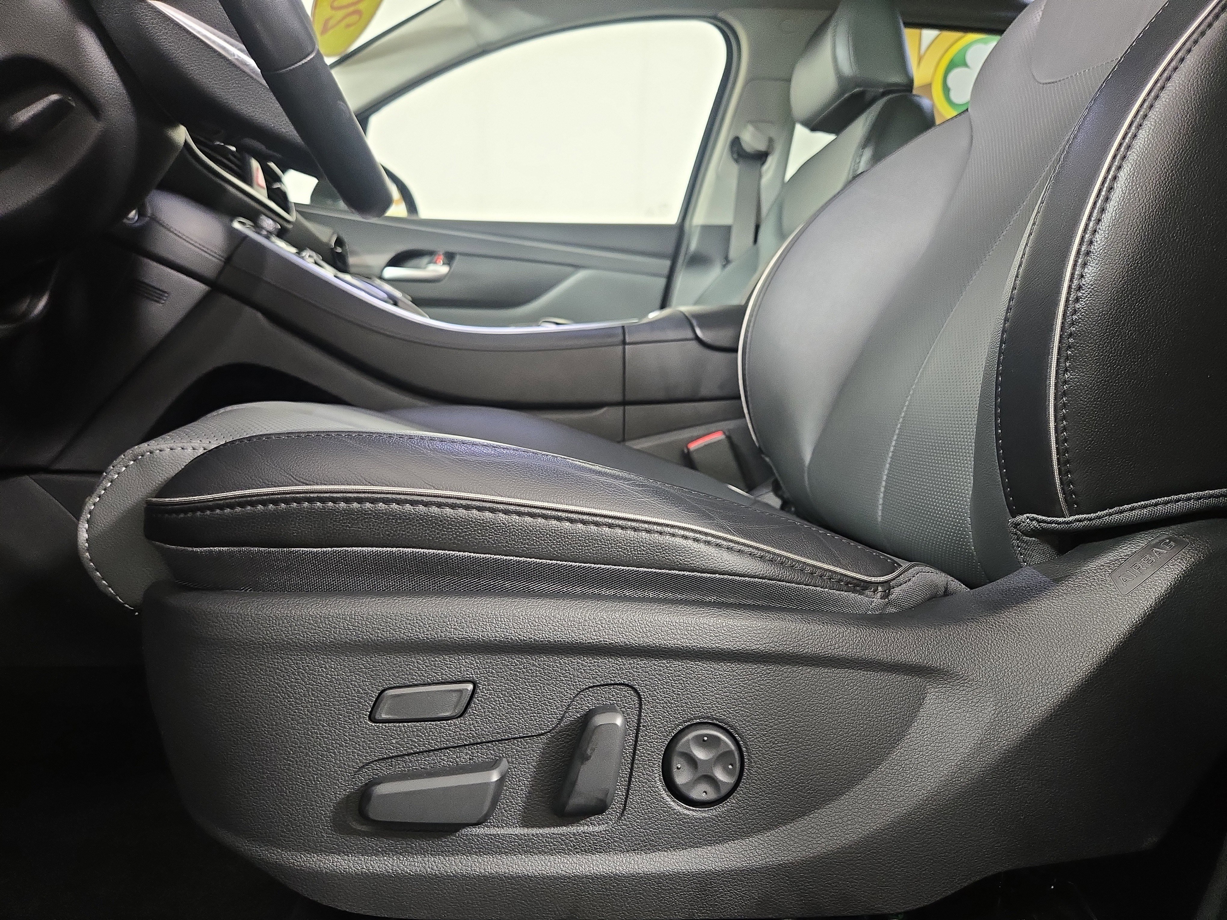 Used 2023 Hyundai Santa Fe Limited image 31