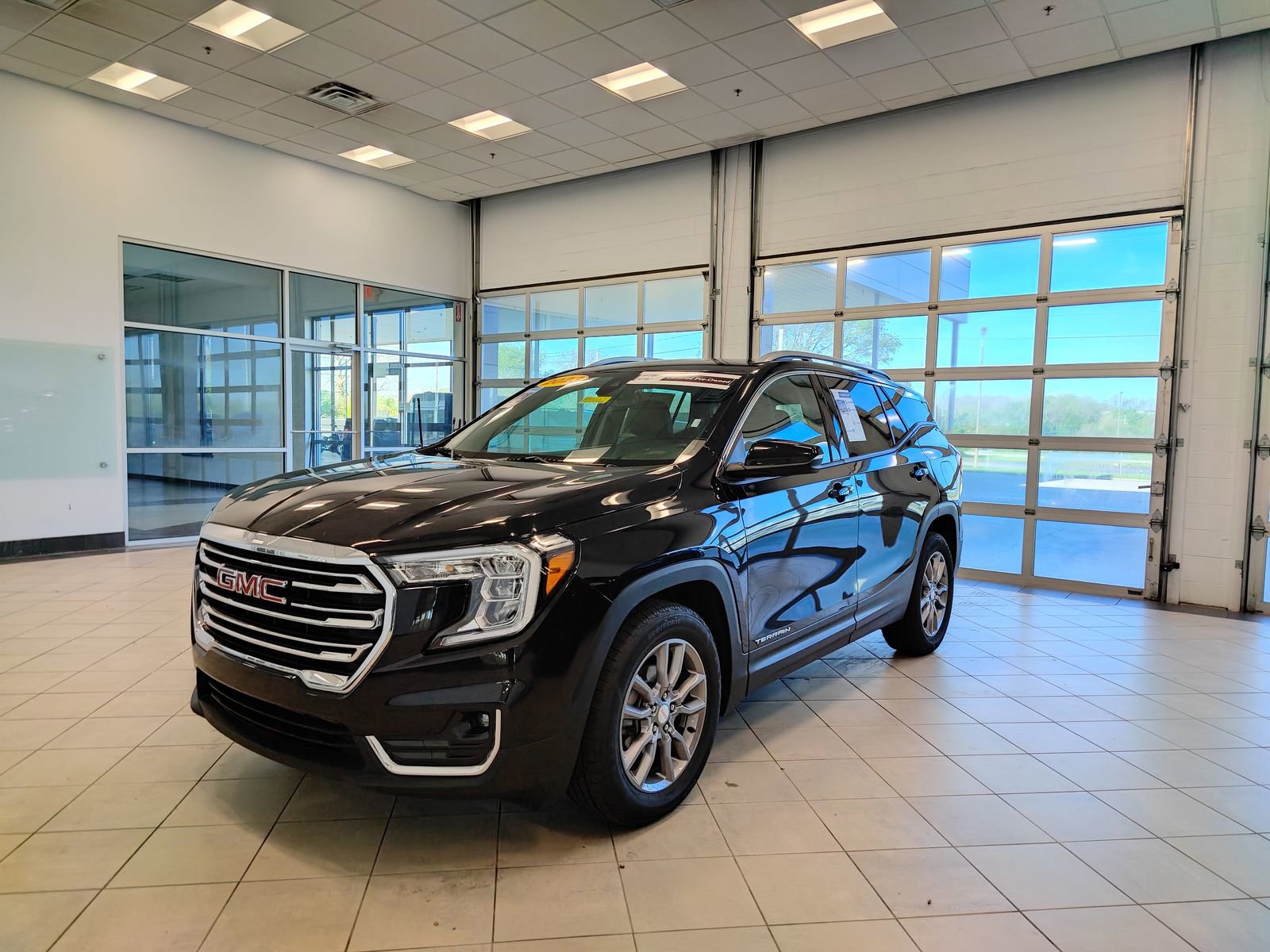Used 2023 GMC Terrain SLT image 6