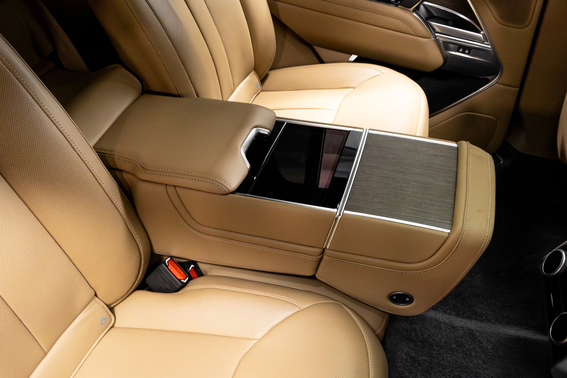 Used 2023 Land Rover Range Rover Autobiography image 24