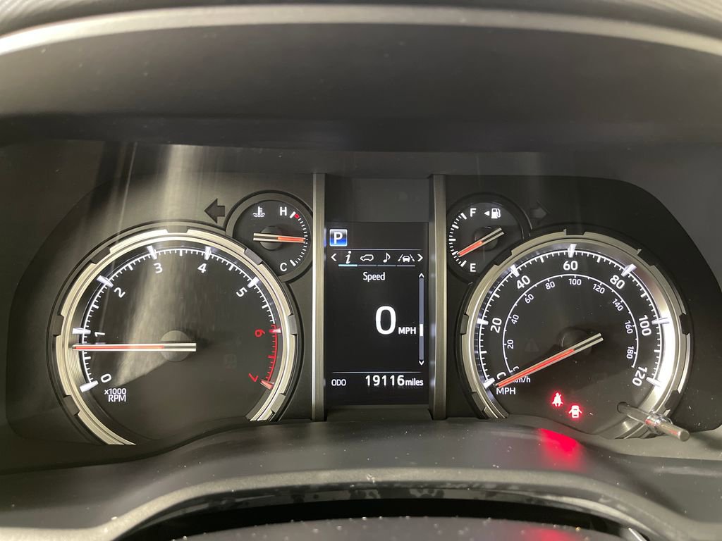 Certified 2023 Toyota 4Runner TRD Off-Road AWD/4WD image 18