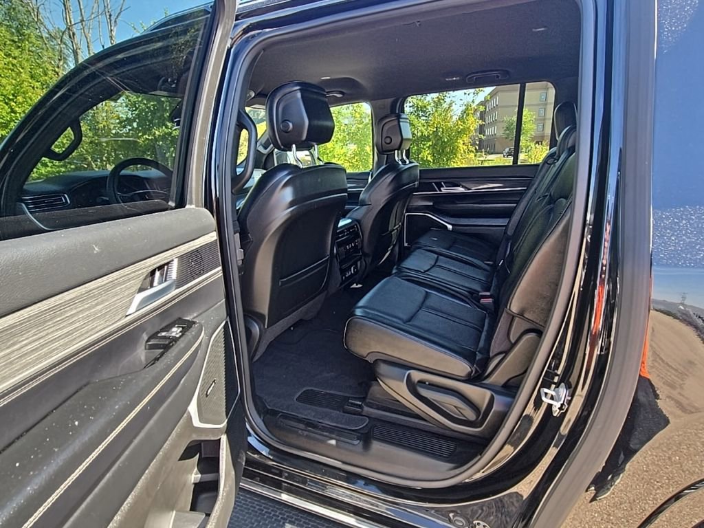 Used 2024 Jeep Wagoneer L Series II w/ Flexible Seating Group image 38