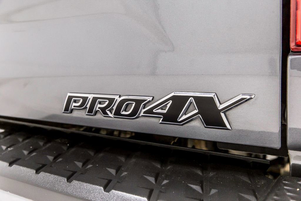 Used 2018 Nissan Titan PRO-4X w/ Pro-4x Convenience Package AWD/4WD image 5