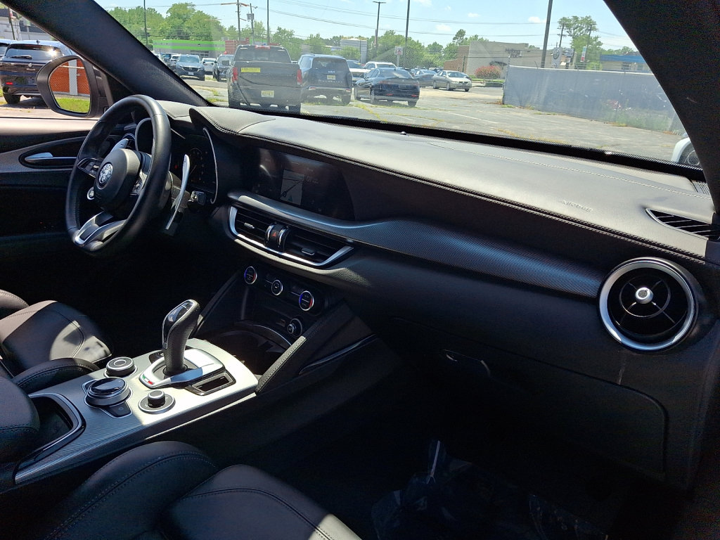 Used 2024 Alfa Romeo Stelvio Veloce AWD/4WD image 11