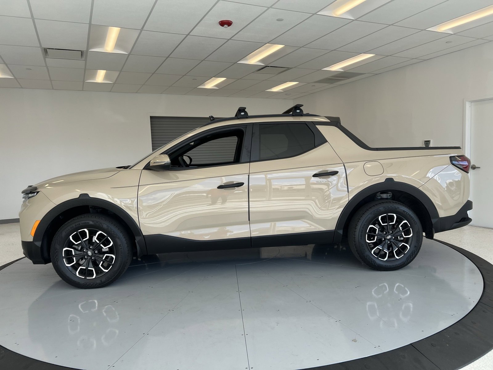 Used 2023 Hyundai Santa Cruz SEL w/ Activity Package image 4