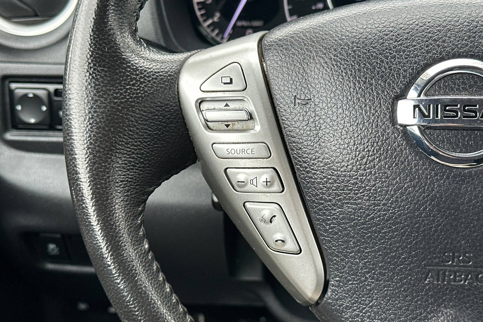 Used 2018 Nissan Versa Note SV FWD image 28