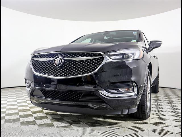 Used 2020 Buick Enclave Avenir w/ Avenir Technology Package FWD image 2