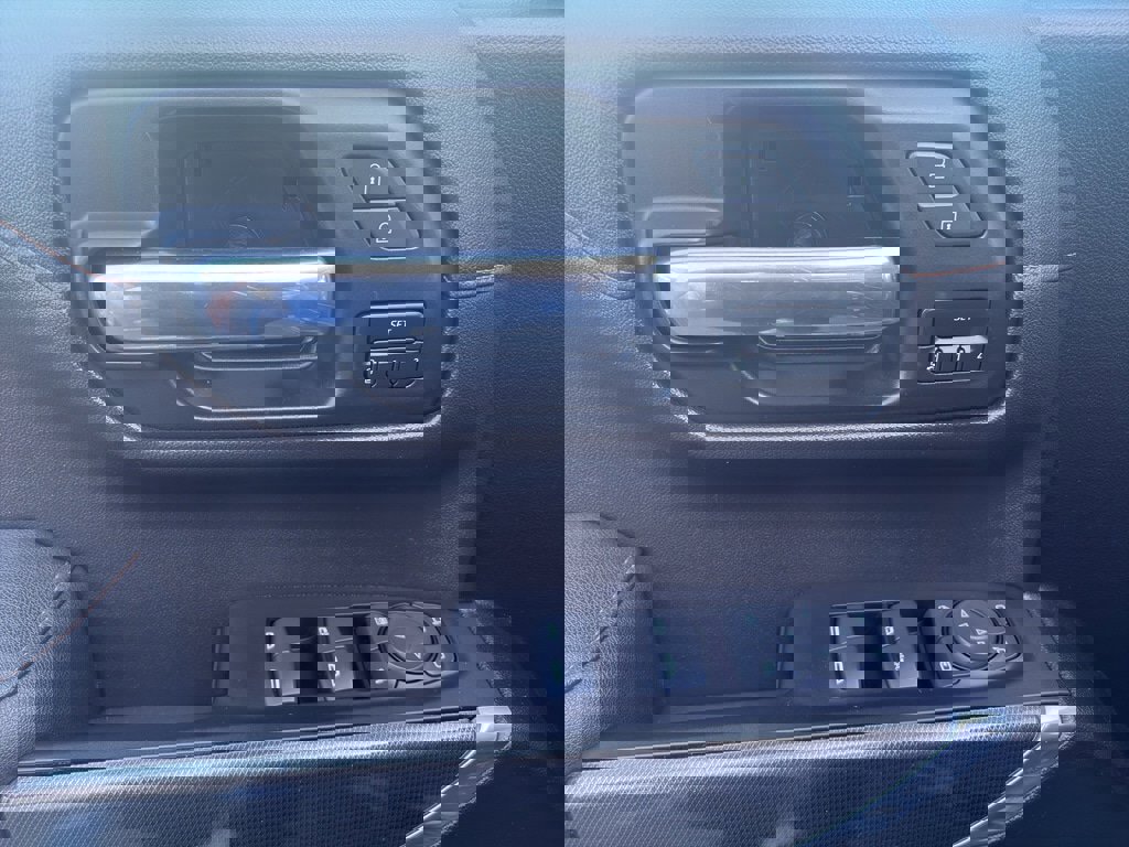 Used 2021 GMC Sierra 1500 AT4 w/ Technology Package image 5