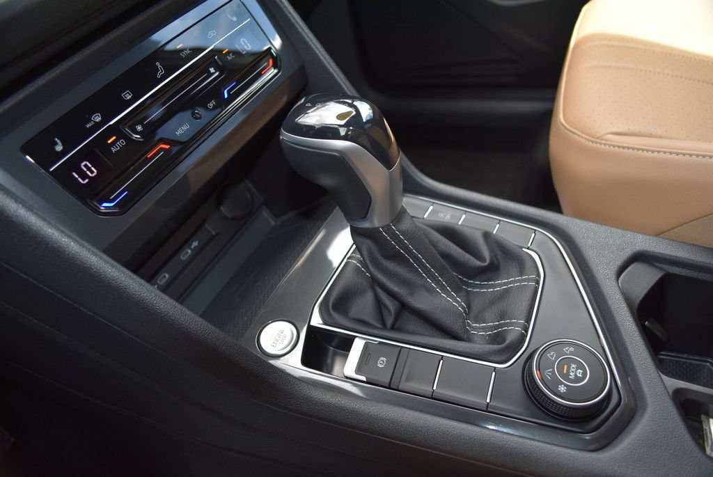 Used 2022 Volkswagen Tiguan SE AWD/4WD image 19
