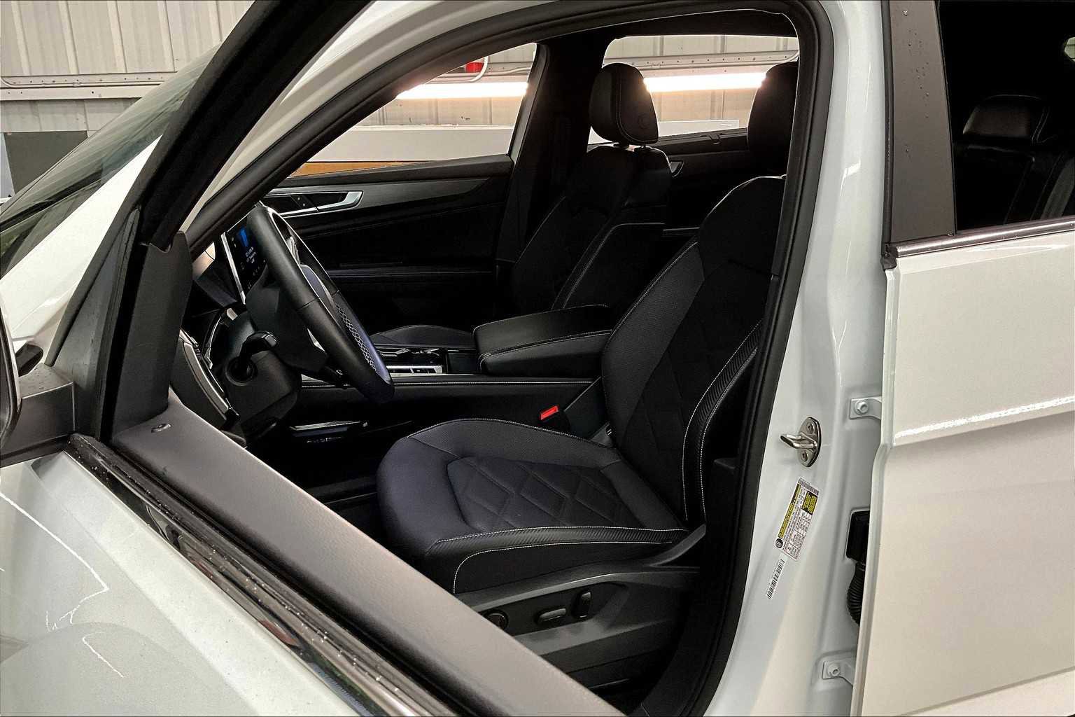 Used 2024 Volkswagen Atlas Cross Sport SE image 27