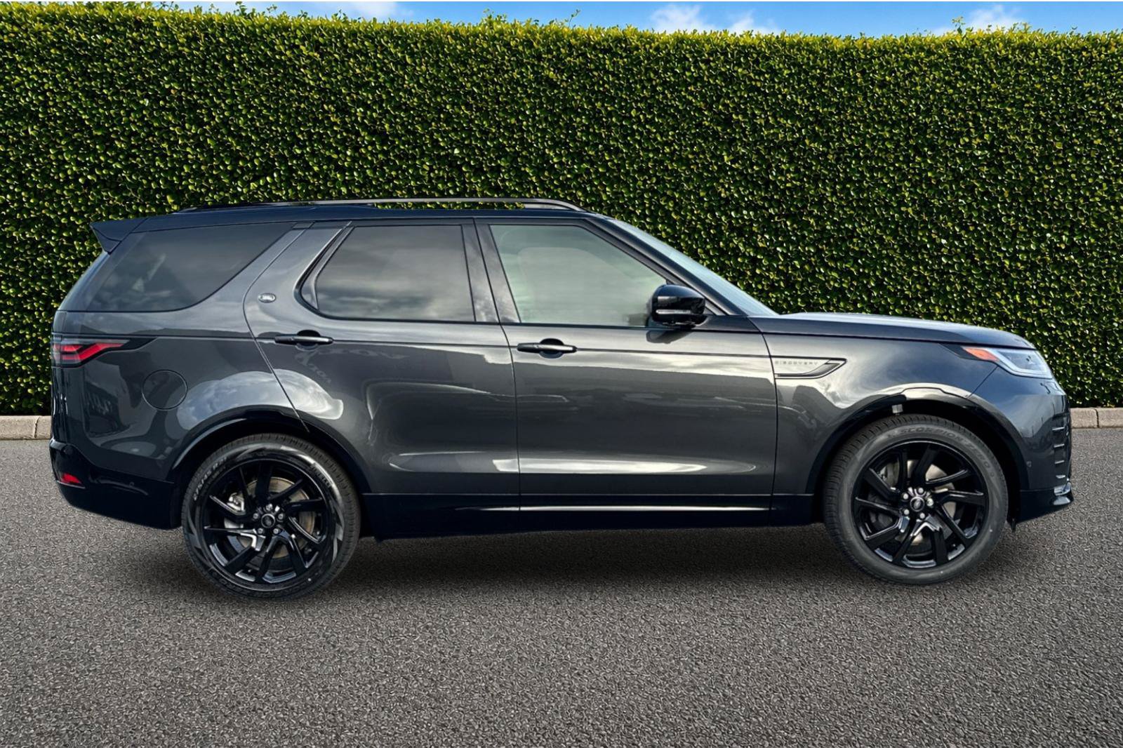 New 2025 Land Rover Discovery Dynamic SE AWD/4WD image 7