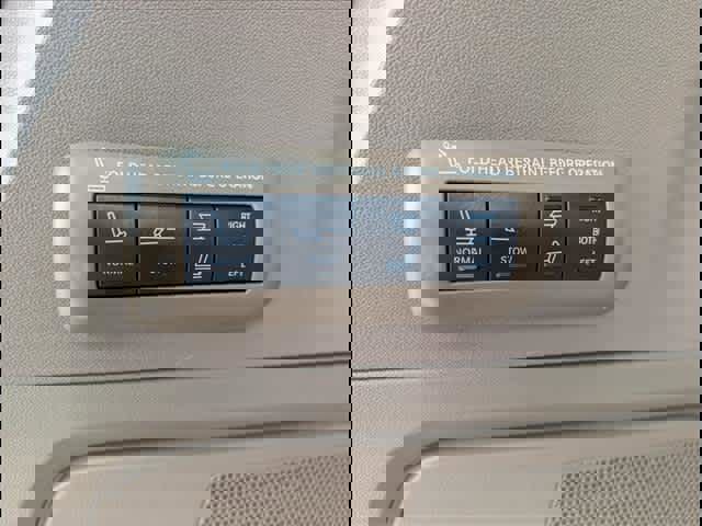 Used 2015 Chrysler Town & Country Limited Platinum image 23