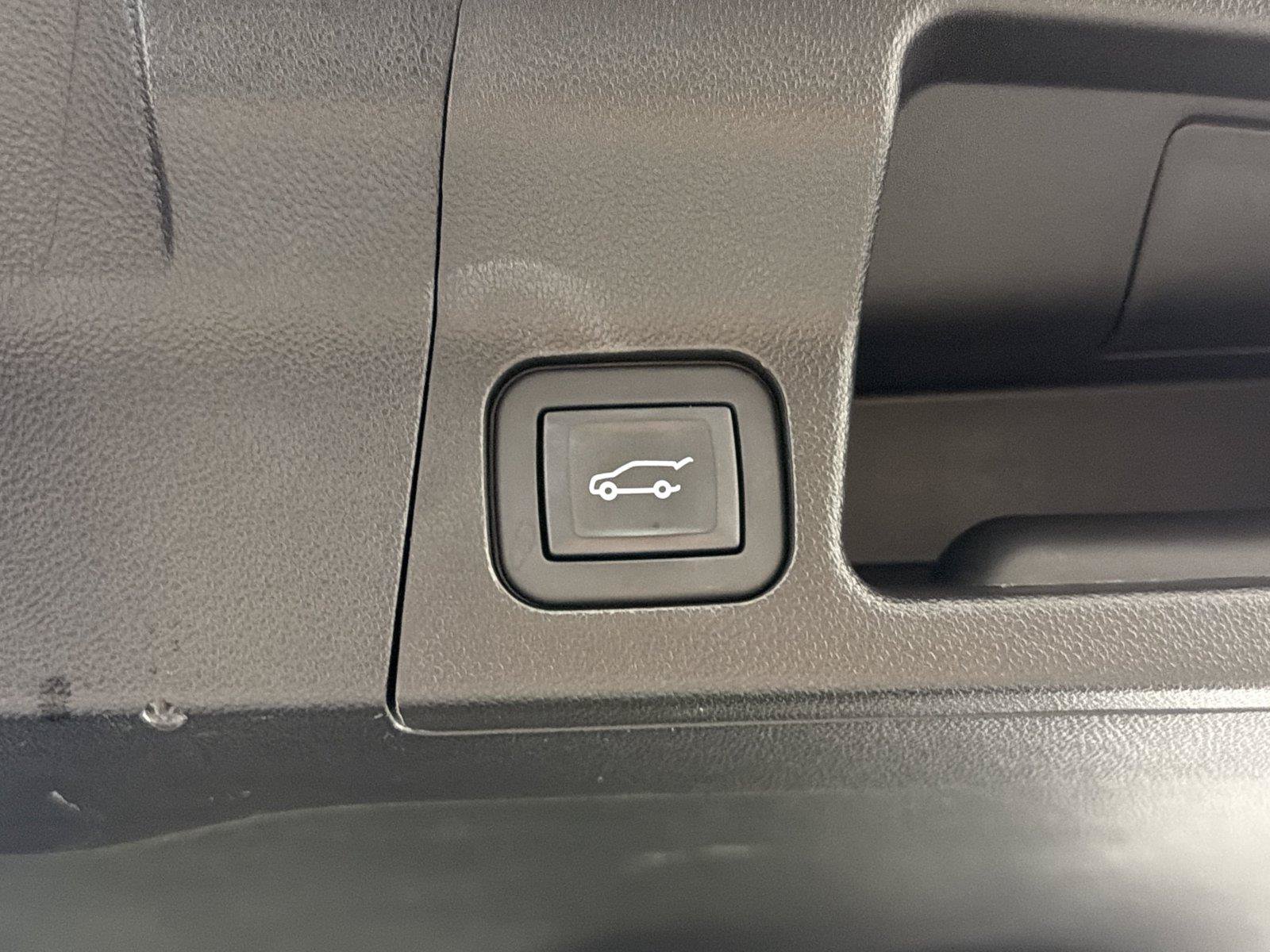 Certified 2023 GMC Acadia Denali w/ Denali Ultimate Package FWD image 18