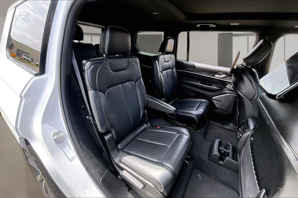 Used 2023 Jeep Grand Cherokee L Overland w/ Rear Seat Video Group I AWD/4WD image 27