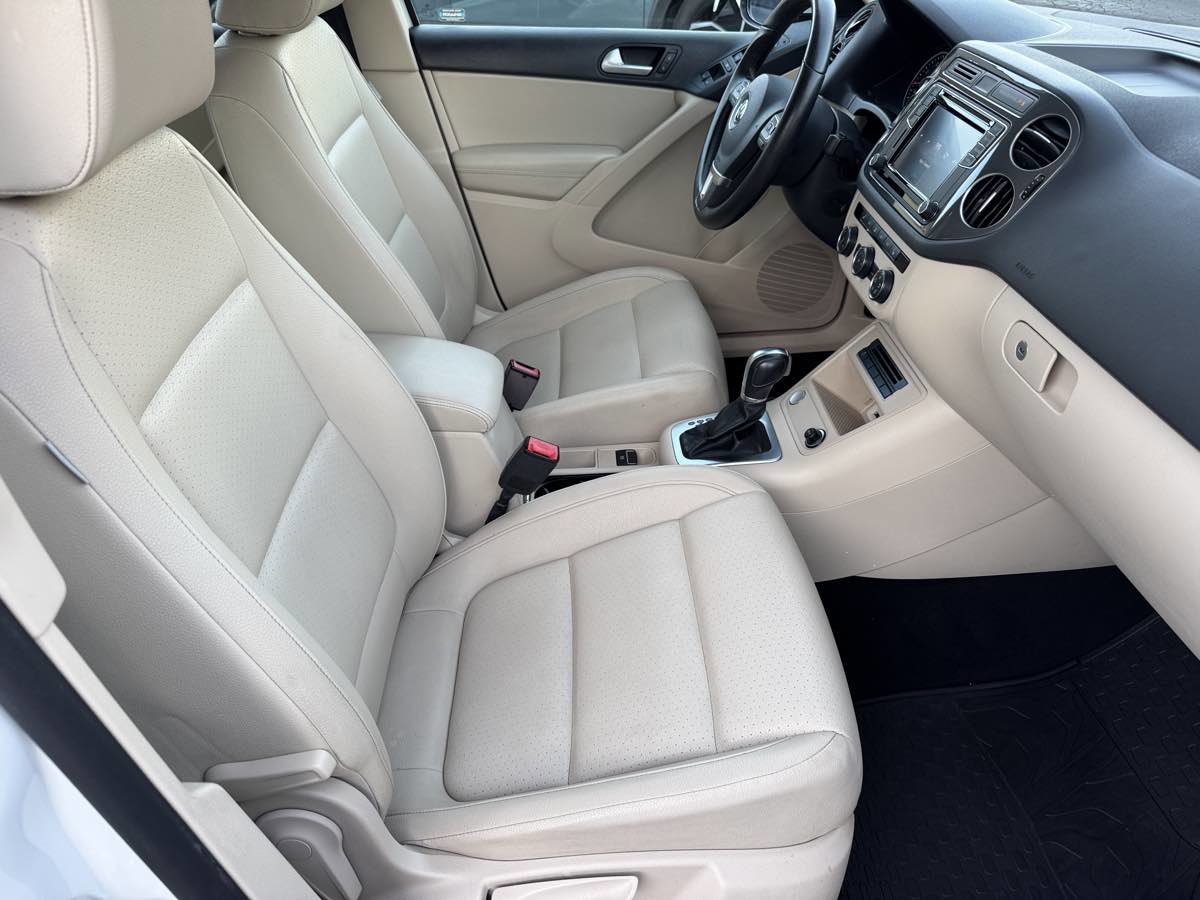 Used 2017 Volkswagen Tiguan S image 16