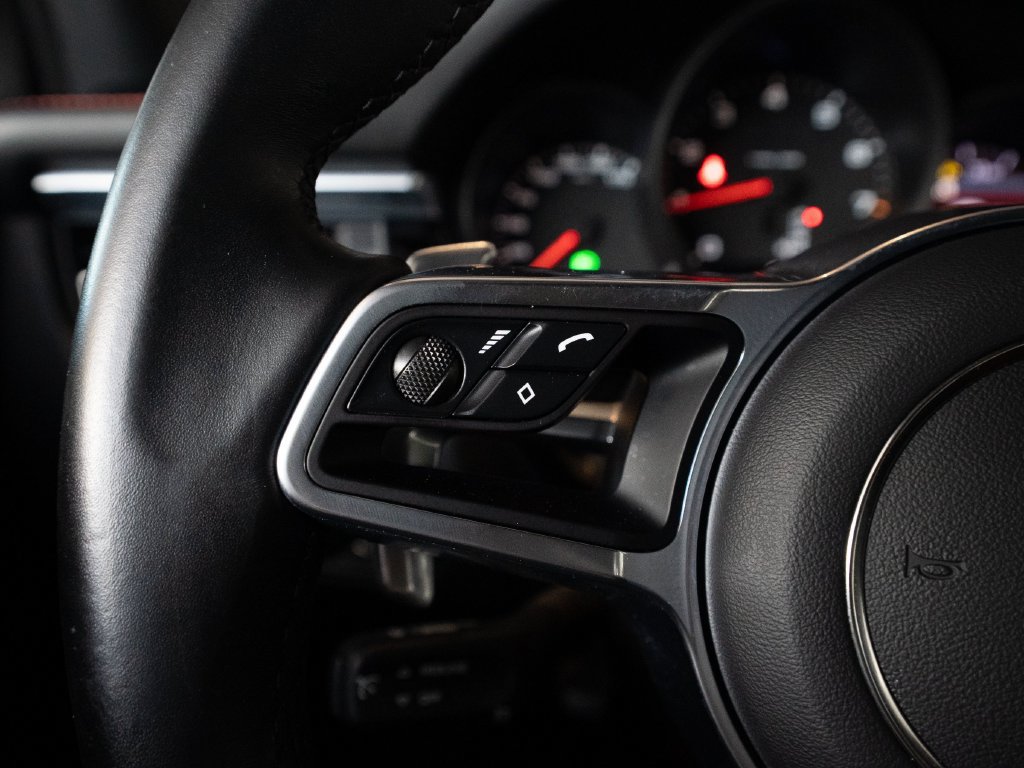Certified 2021 Porsche Macan AWD/4WD image 17