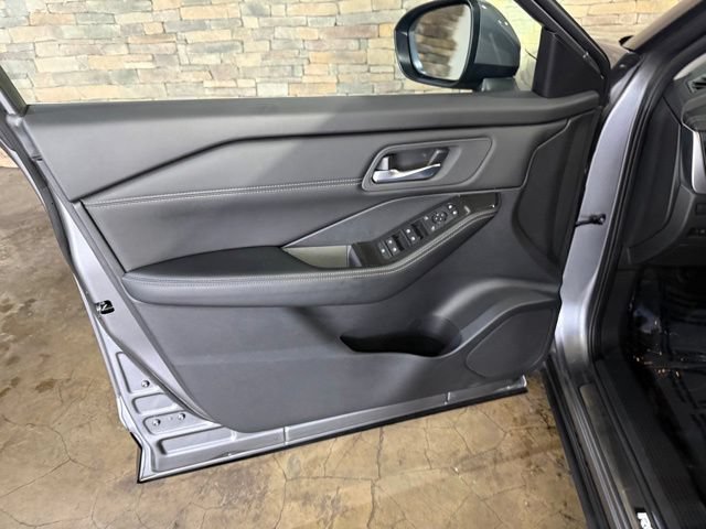 Certified 2025 Nissan Rogue SV w/ SV Premium Package AWD/4WD image 9