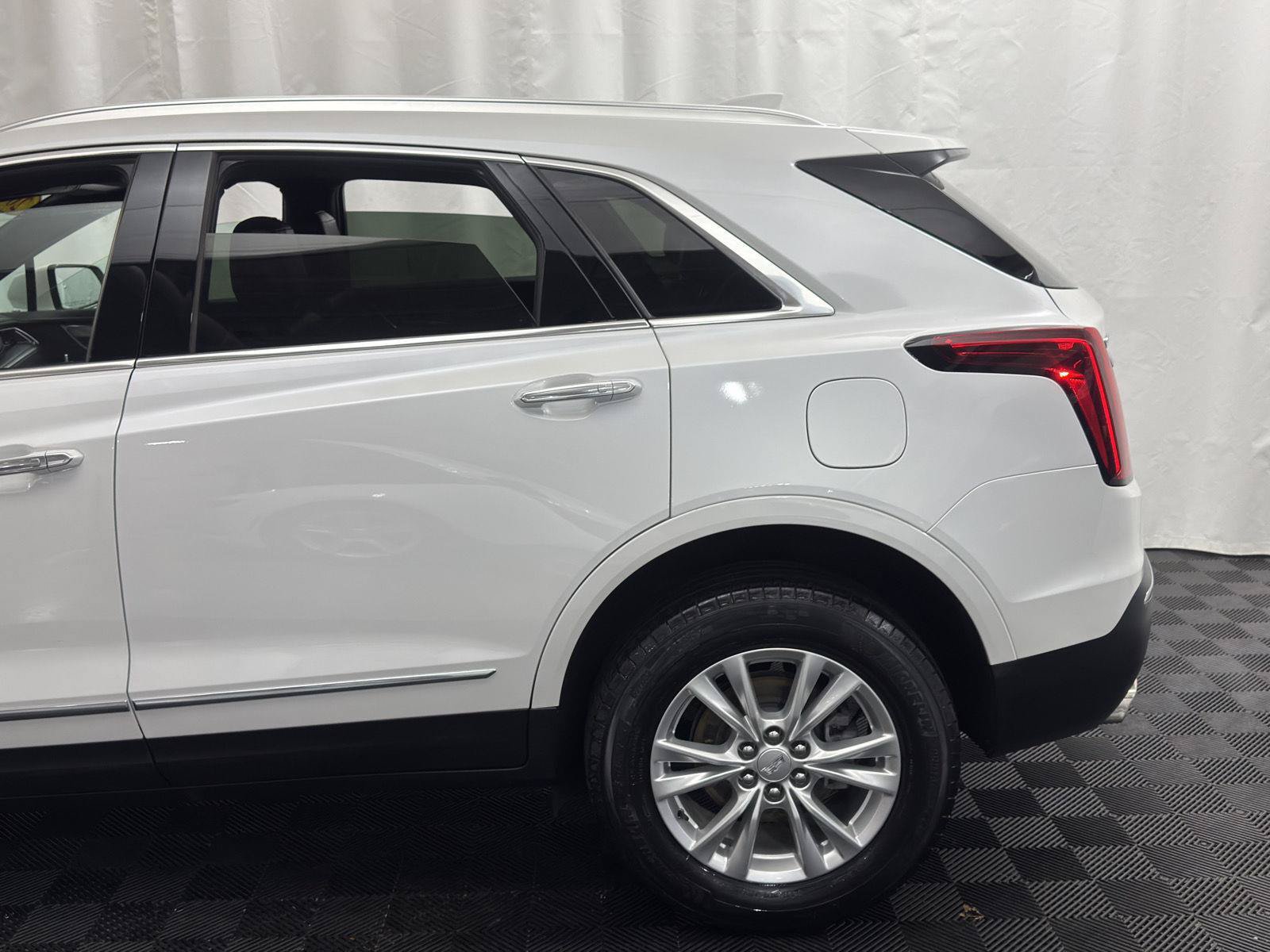 Used 2023 Cadillac XT5 Luxury AWD/4WD image 5
